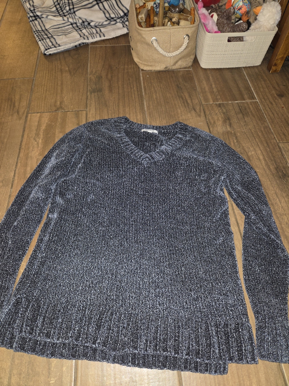 Orvis Women's V-Neck Sweater in Charcoal Gray